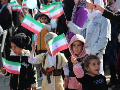 شور و شوق انتخاباتي مردم با پرچم سه رنگ ایران/ سنگ تمام مردم دشتروم برای محمد بهرامی